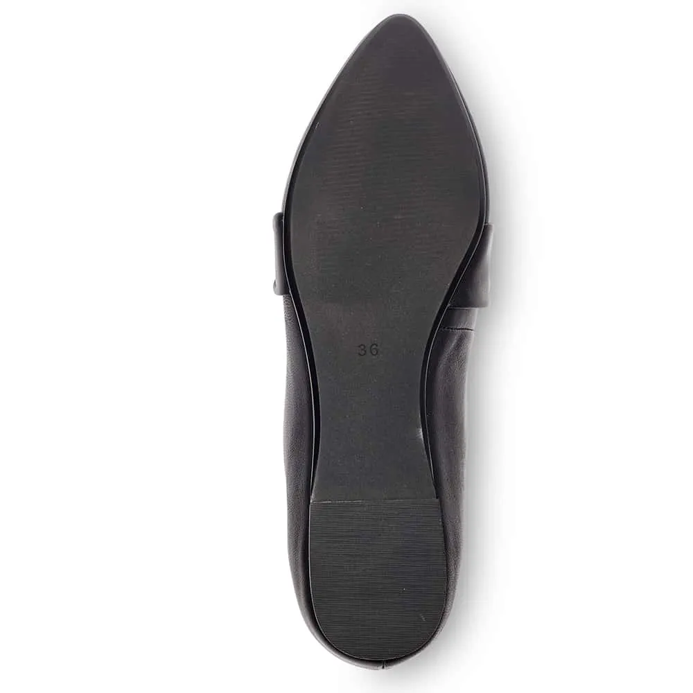 Taylor Flat in Black Leather